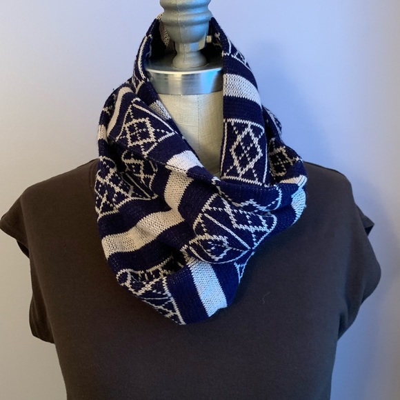 Navy and cream geometric pattern Infinity scarf - Picture 1 of 5
